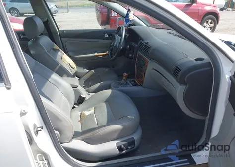 2004 Volkswagen Passat Glx из США, поврежденный, VIN WVWRH63B64P150935